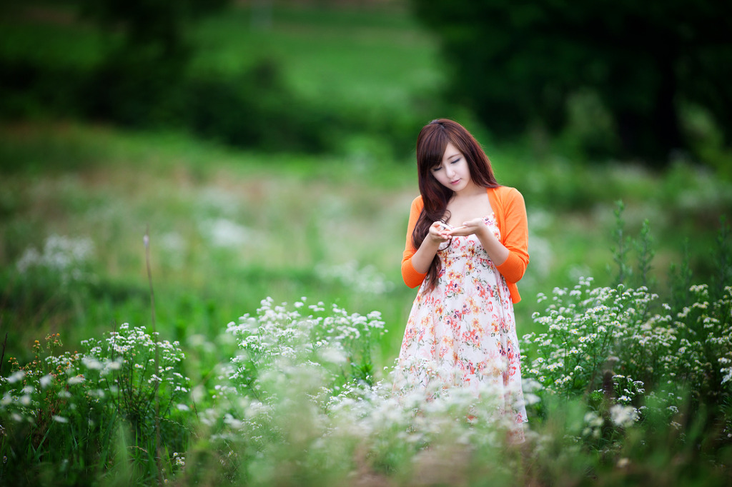 Ryu Ji Hye Beautiful Korean Lady on  Flower Dresses Album