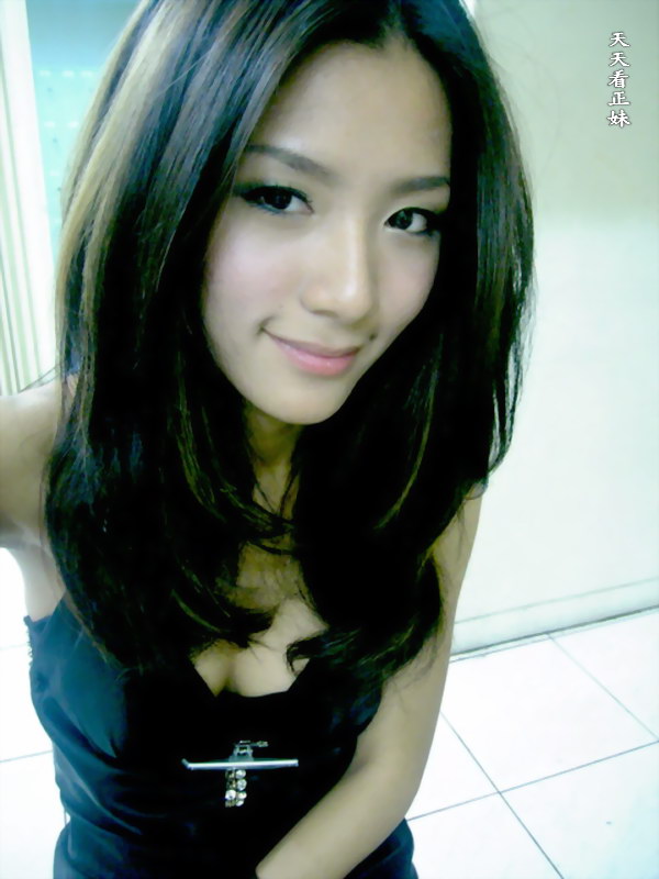 Maggie Sexy Asian Lady So Cute with Her self-photo page 