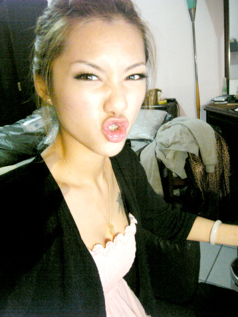 Maggie Sexy Asian Lady So Cute with Her self-photo