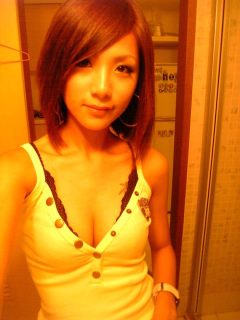 Maggie Sexy Asian Lady So Cute with Her self-photo