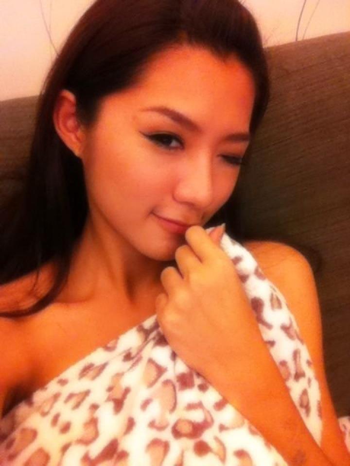 Maggie Sexy Asian Lady So Cute with Her self-photo