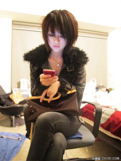 Tai Mei Sexy Asian Lady in Cute Bad-Girl Style Photo