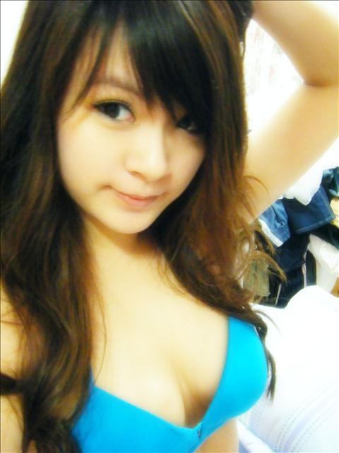 Sasa Akane Cute Student with Her Privacy Self-photo