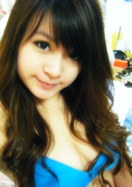 Sasa Akane Cute Student with Her Privacy Self-photo