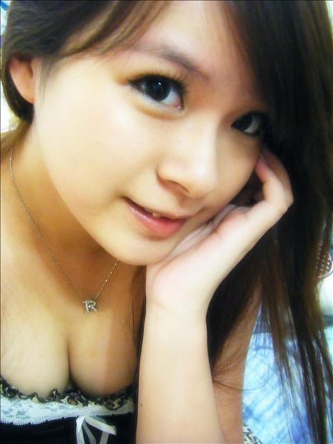 Sasa Akane Cute Student with Her Privacy Self-photo