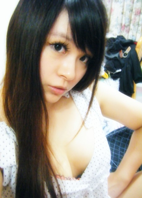 Sasa Akane Cute Student with Her Privacy Self-photo