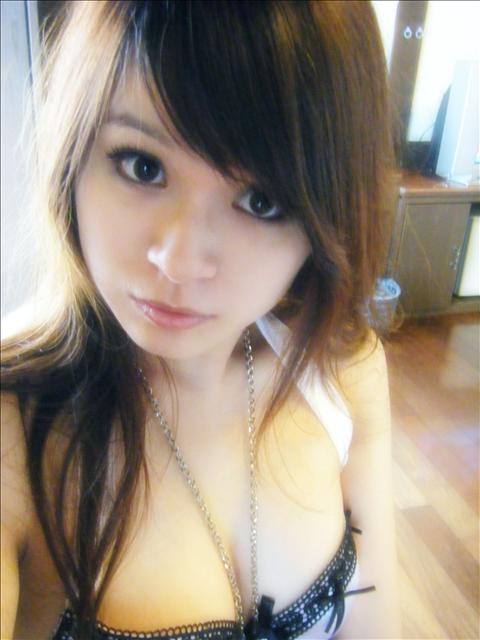 Sasa Akane Cute Student with Her Privacy Self-photo