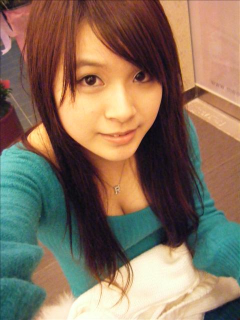 Sasa Akane Cute Student with Her Privacy Self-photo