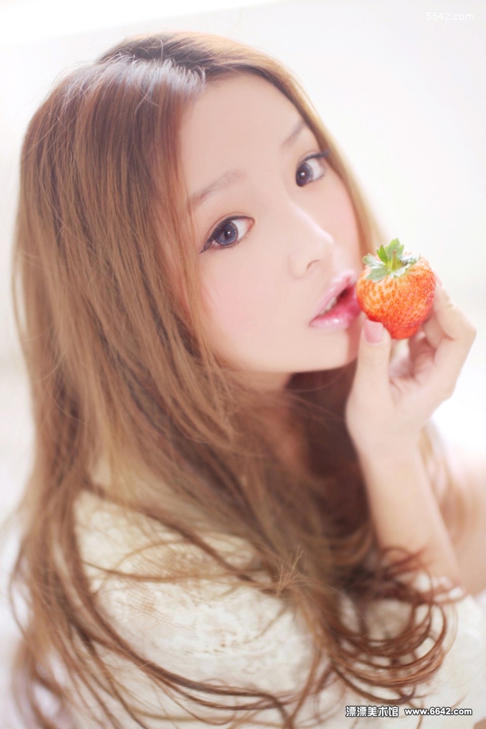 Pei Zi Qi Chinese Baby Lady Cute with Strawberry Pure Sweet