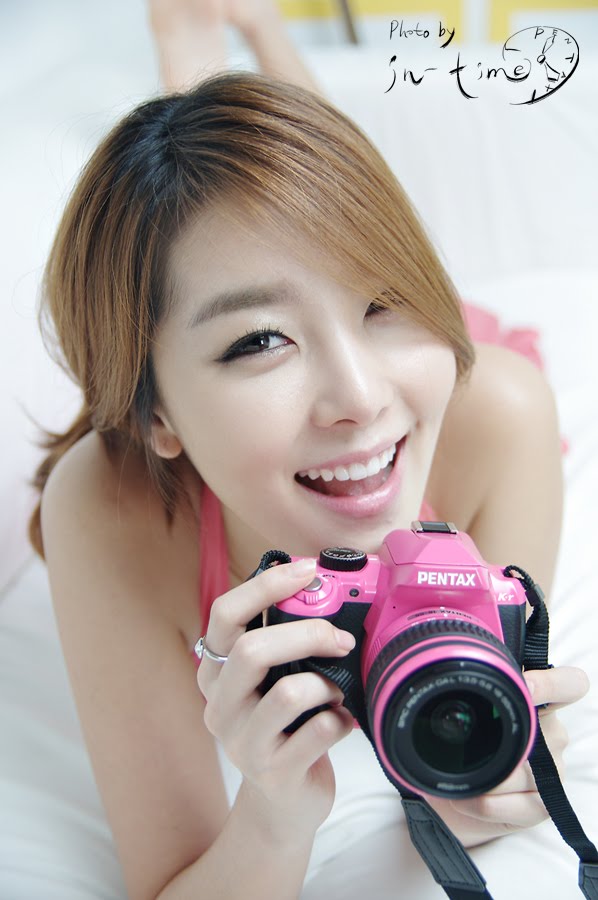  Lee Soo Jung Korean Model Overflowing in Sweet Pink
